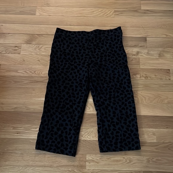 Ann Taylor Wide Leg Capris Length pants with velvet hearts Size 16 - Picture 2 of 6